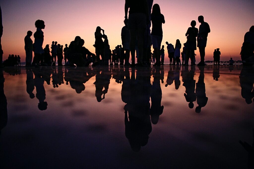 Silhouettes of people and there reflection. bel Gamlin Counselling in Bradford on Avon